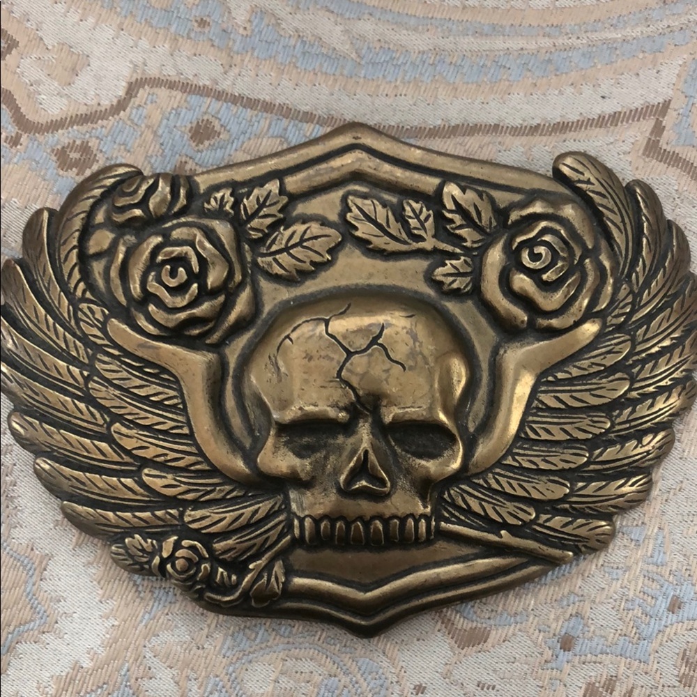 Gold Skull and Roses Belt Buckle